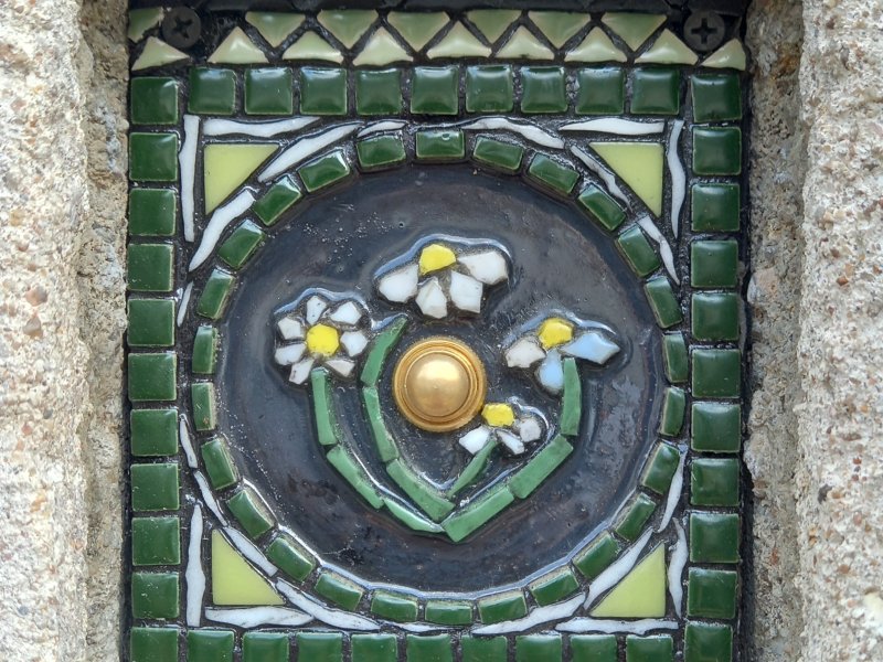 Plaque d'encadrement de sonnette 