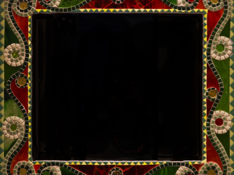 Miroir assorti à la fenêtre